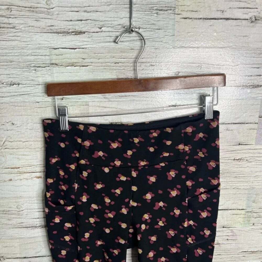 Cabi Printed Lean Legging #4142 Black Flower Burst size small - Picture 3 of 9